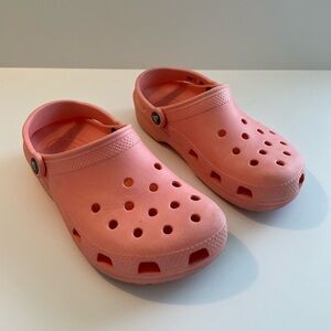 🍑 Peach Crocs 8 W / 6 M